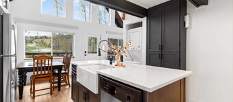 Home on golf course pond. Hike. Swim. Golf!