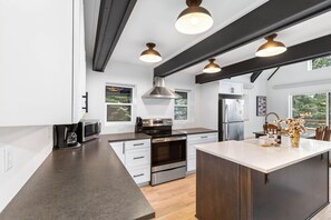 Fridge, microwave, oven, stovetop - Home on golf course pond. Hike. Swim. Golf! (Star Valley Ranch)