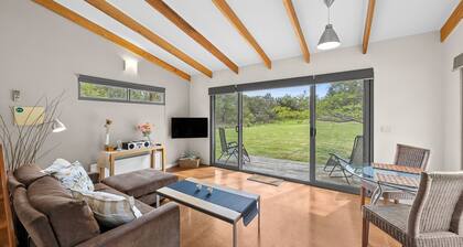 Tranquil Studio Retreat on the Great Ocean Road