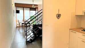 Apartment, 2 Bedrooms, Patio, Garden View | Bahagian dalam