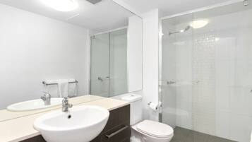 Apartment, 1 Bedroom, Accessible, Smoking | Bathroom | Toilet paper