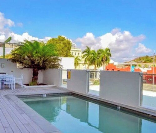 City Convenience in Modern Townsville Apartment