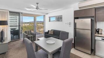 Apartment, 1 Bedroom, Accessible, Smoking | Interior