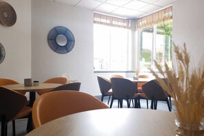Unclassified image, 2 of 10, button - Hotel Laitau (Nossa Senhora da Anunciada)