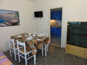 Apartamento, 3 habitaciones, balcón, vistas a la ciudad | Comedor