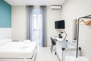 2 bedrooms, Internet - CentroStorico] FamilyLoft di Lusso con Vista Città (Napoli)