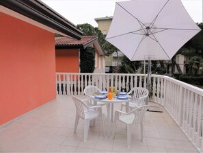 Balcony - Apartment in Villa With Fenced Garden (San Michele al Tagliamento)