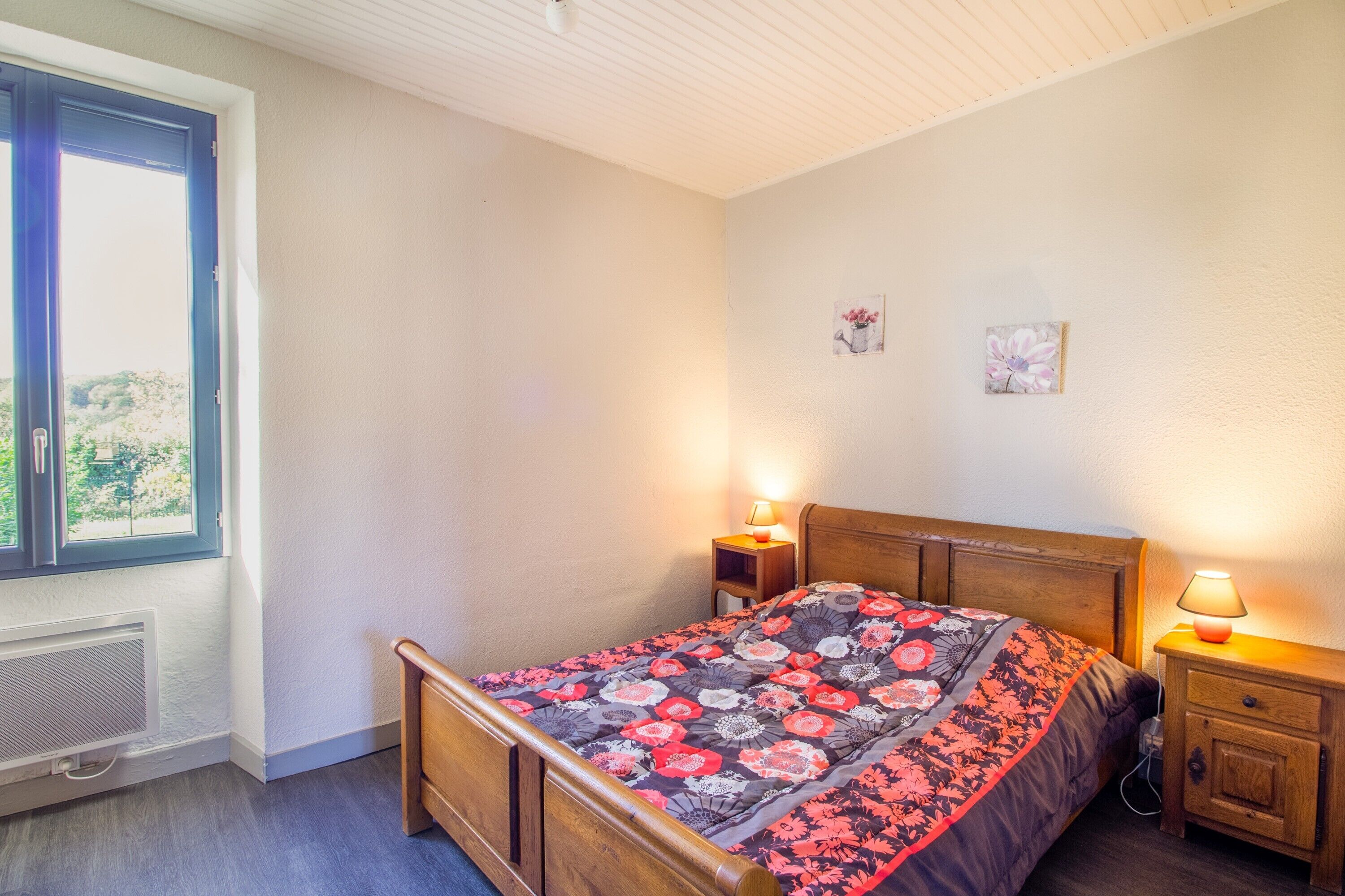 2 bedrooms, iron/ironing board