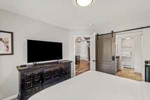 3 slaapkamers, een strijkplank/strijkijzer, gratis wifi, beddengoed