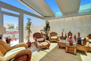 Interior - Rental  3BR home on intracoastal located in gated community of Pelican Harbor. (Delray Beach)