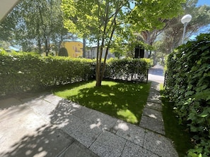 Appartamento, 2 camere da letto, patio, vista giardino | Giardino