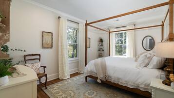 2 bedrooms, iron/ironing board, WiFi (free), bed sheets