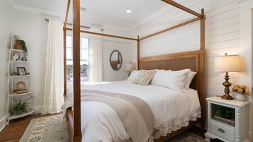 2 bedrooms, iron/ironing board, WiFi (free), bed sheets