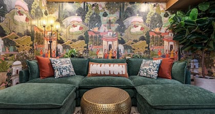 Jungalu: Lush Jungle Retreat Downtown