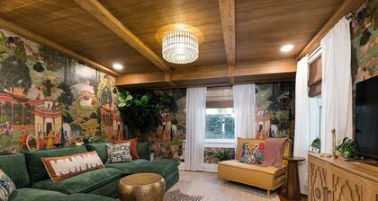 Jungalu: Lush Jungle Retreat Downtown