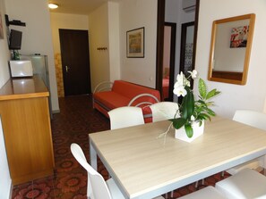 Apartment, 2 Schlafzimmer, Balkon, Gartenblick | Wohnzimmer