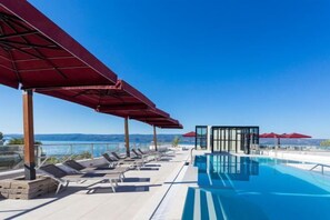 حمام سباحة خارجي