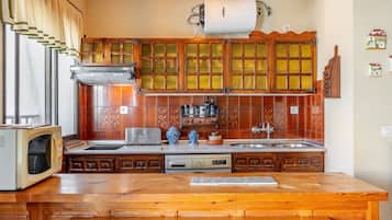 KylskÄp, mikrovÄgsugn, ugn och spishÀll