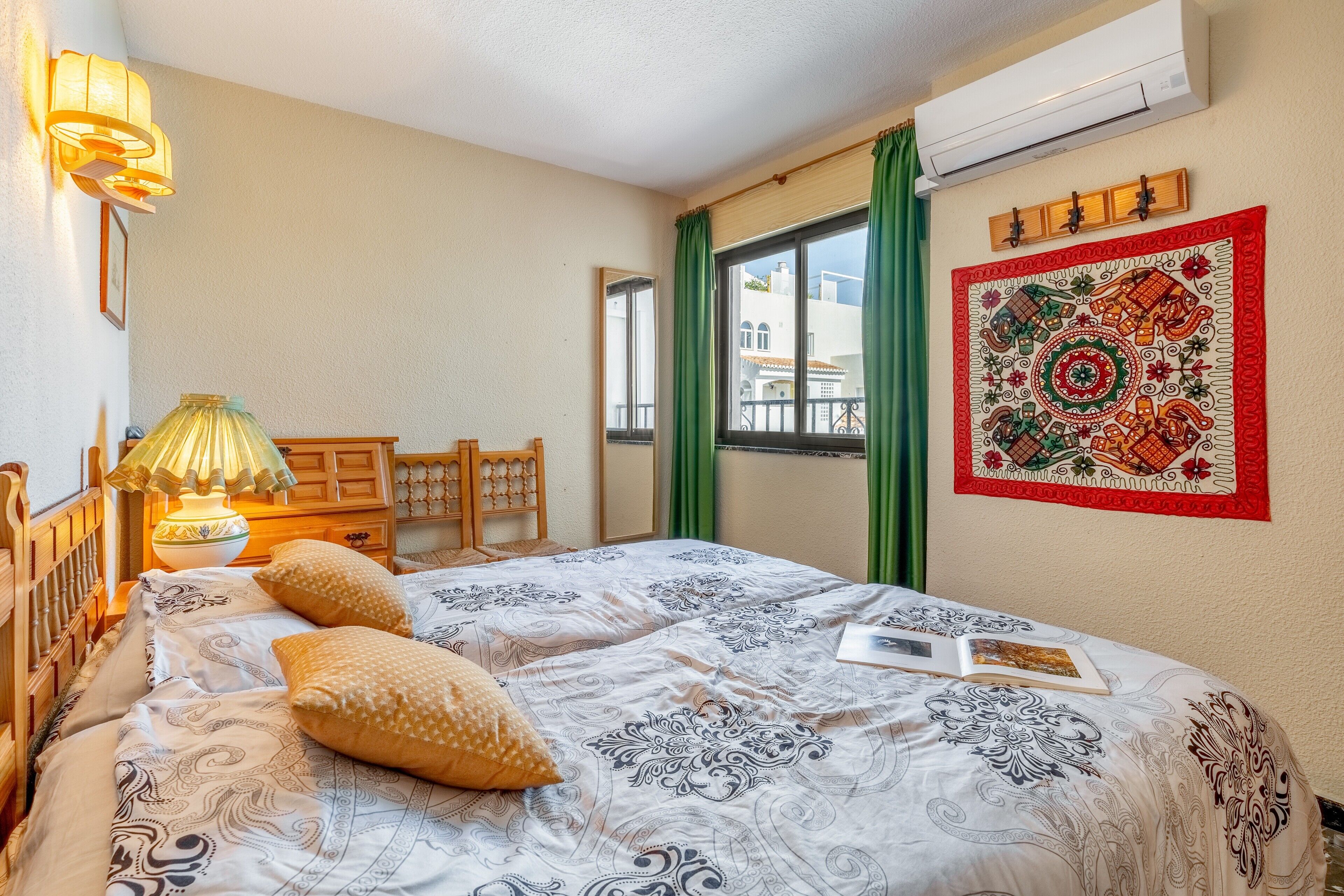 Strykjärn/strykbräda, wi-fi och sängkläder