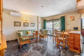 Interior - Holiday Home 'El Tesorillo Andalúz' with Sea View, Wi-Fi and Air Conditioning (Almuñécar)