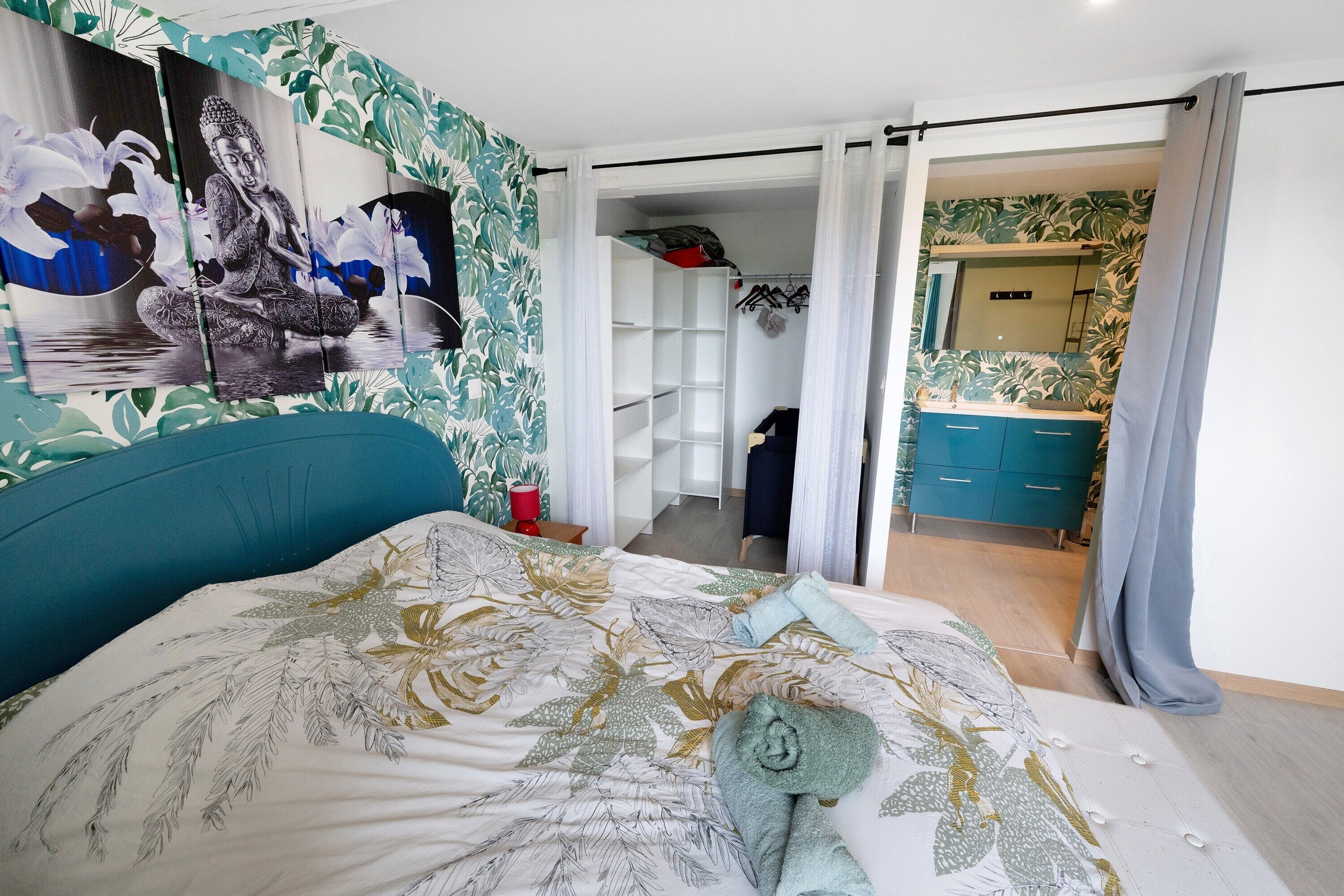1 chambre, bureau, fer et planche à repasser, Wi-Fi