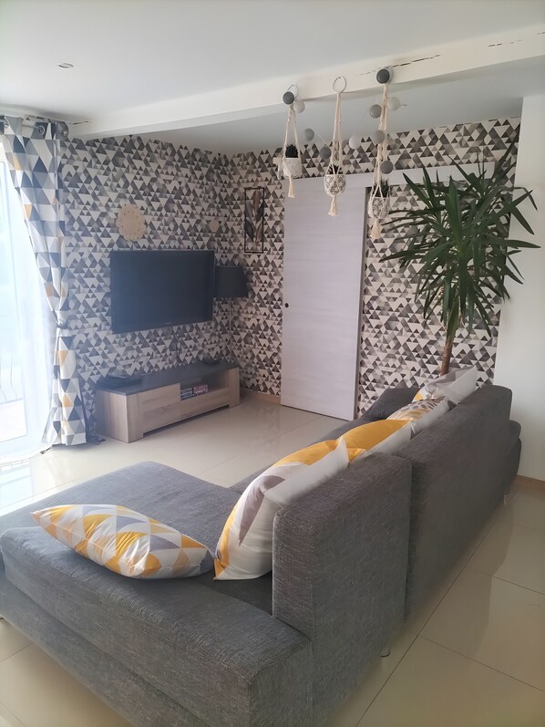 TV, DVD player