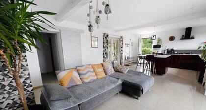 Gîte 'Gite Villarnoux' with Private Terrace, Wi-Fi and Air Conditioning
