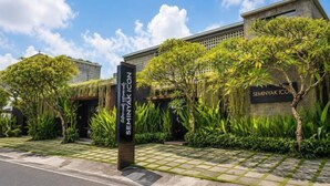 A modern building with a sign reading 'SEMINYAK ICON' and a well-maintained garden area. - Seminyak Icon Villa & Spa (Bali)