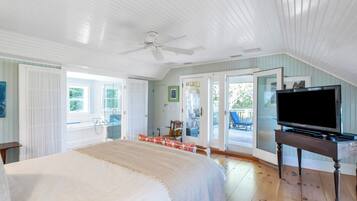 5 bedrooms, iron/ironing board, internet, bed sheets