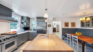 ميكروويف، فرن، موقد طهي مسطح، ماكينة لصنع القهوة/الشاي