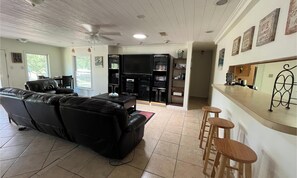 Interior - Waterfront Lake House, sleeps 9, private boat dock, 1 mile from West Bay Marina (Azle)