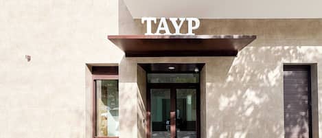 Mặt tiền nơi lưu trú