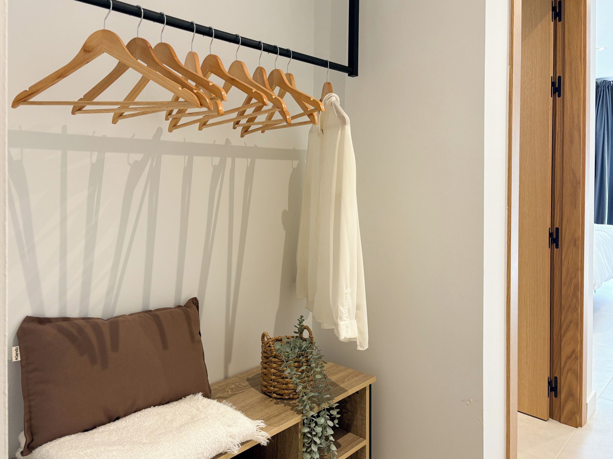 Minibar, caixa forta a l'habitació i escriptori 