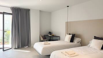 雙床房 | 房內夾萬、書桌、熨斗/熨衫板、免費 Wi-Fi