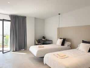 雙床房 | 房內夾萬、書桌、熨斗/熨衫板、免費 Wi-Fi