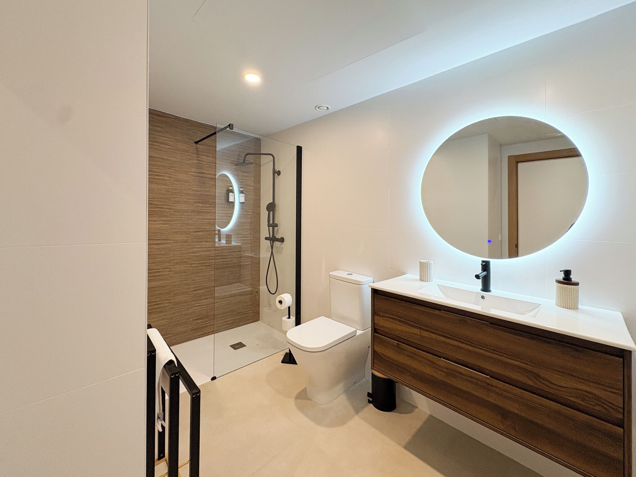 Deluxe Double Room | Minibar, in-room safe, desk, soundproofing