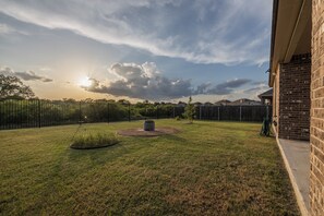 Property grounds - Spacious Bastrop Furnished Stay • All Inclusive (Bastrop)