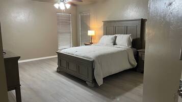 3 bedrooms, internet, bed sheets