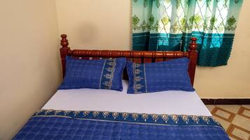 5 bedrooms, free WiFi, bed sheets, wheelchair access