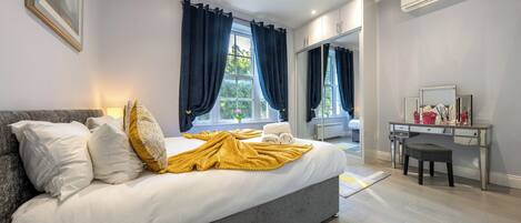 2 عدّة غرف نوم ومكواة/لوح كي وواي فاي وملاءات أسرّة