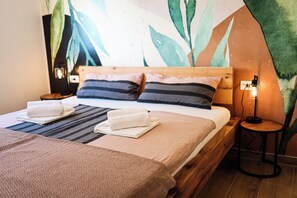 2 bedrooms, in-room safe, desk, iron/ironing board