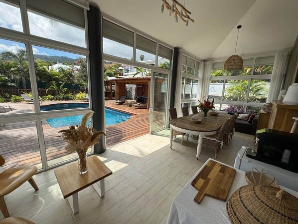 المنشأة من الداخل