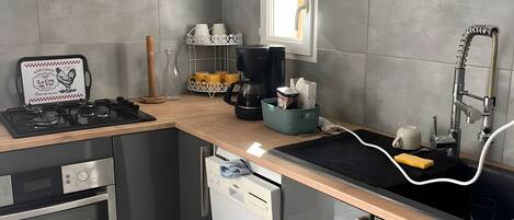 Refrigerador, microondas, horno, placa de cocina