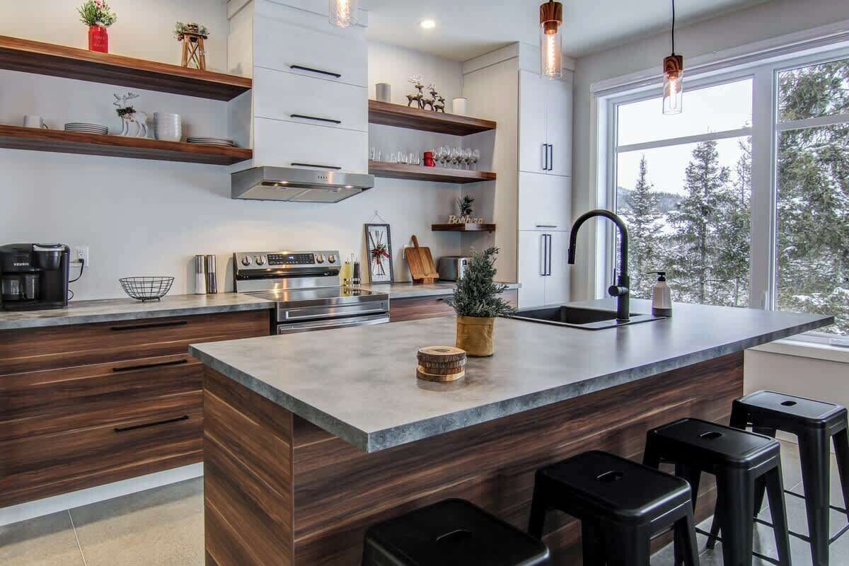 ثلاجة، ميكروويف، فرن، موقد طهي مسطح