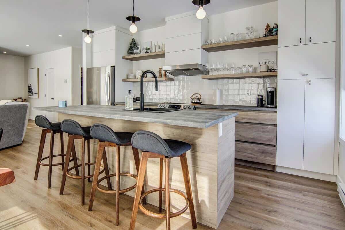 Fridge, dishwasher, coffee/tea maker, cookware/dishes/utensils