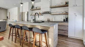 Réfrigérateur, lave-vaisselle, cafetiÚre/bouilloire