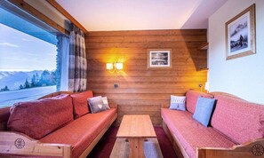 Living area - Apartment in Valmorel by Ski Slopes (Les Avanchers-Valmorel)