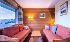 Living area - Apartment in Valmorel by Ski Slopes (Les Avanchers-Valmorel)