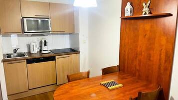 Microwave, dishwasher, cookware/dishes/utensils