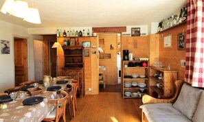 Dining - Traditional Chalet, South-facing Terrace (Tignes)